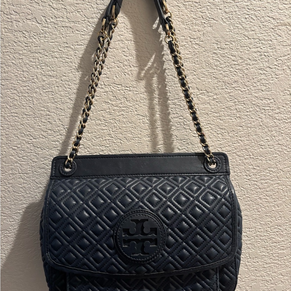 Tory Burch Navy Marion Quilted Bag - Picture 2 of 14